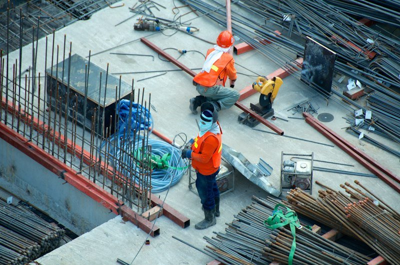 Obra civil comercial em fase final pronta para limpeza técnica
