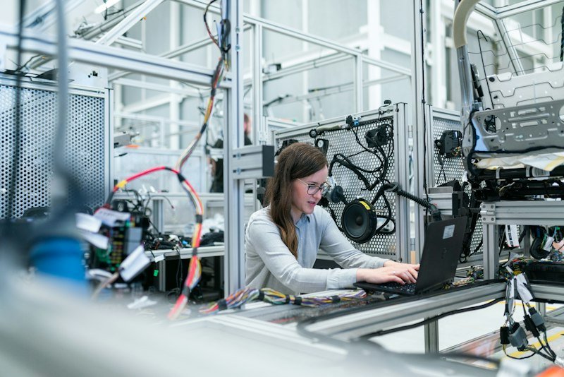 Instalações industriais com piso técnico limpo e seguro