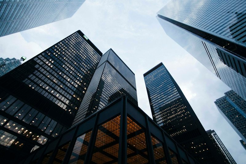 Gestão de ativos imobiliários comerciais e condomínios corporativos